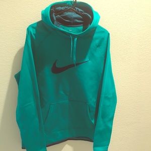 Women's Nike dry fit sweatshirt. Size Large.